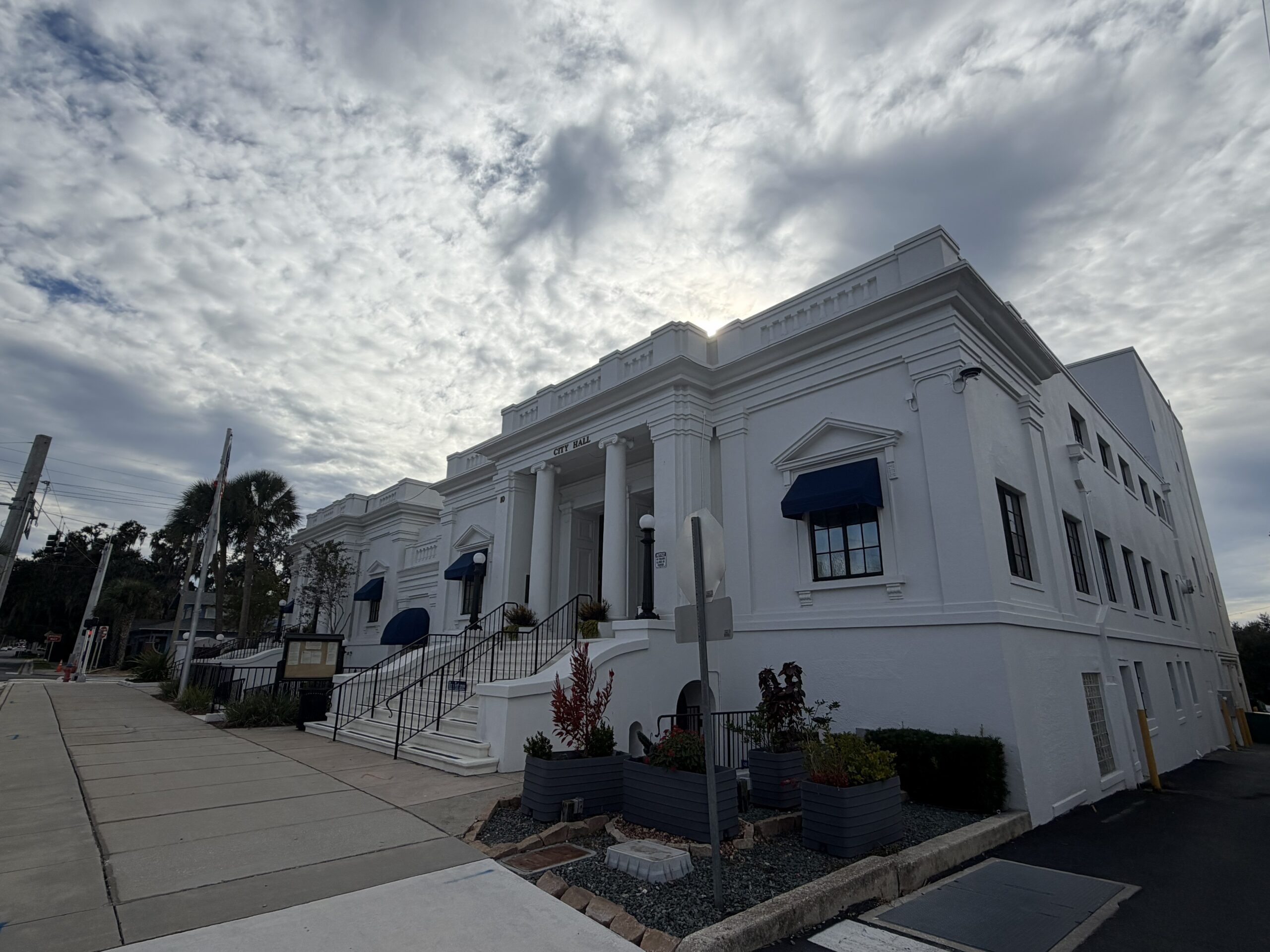 Eustis_city_hall_mount_dora_florida